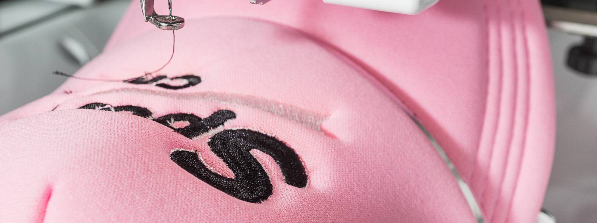 Pourquoi la broderie est-elle particuli&egrave;rement adapt&eacute;e aux accessoires comme des casquettes ou &eacute;cussons ? Mundolsheim