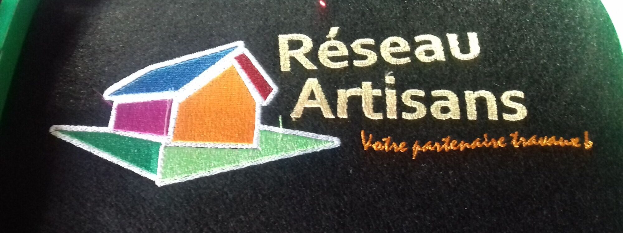 RÉSEAU ARTISANS1 2000X750 | TFB Flocage Comment le flocage en relief peut-il ajouter une dimension unique à vos vêtements ? Haguenau
