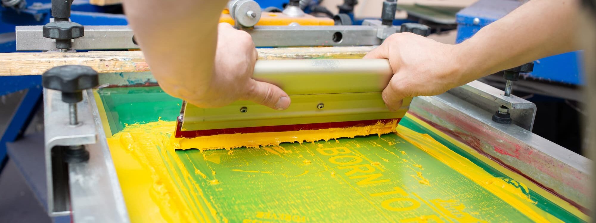 SERIGRAPHIE 2000X750 | TFB Flocage DTF ou sérigraphie : laquelle choisir pour un rendu visuel percutant ? Souffelweyersheim